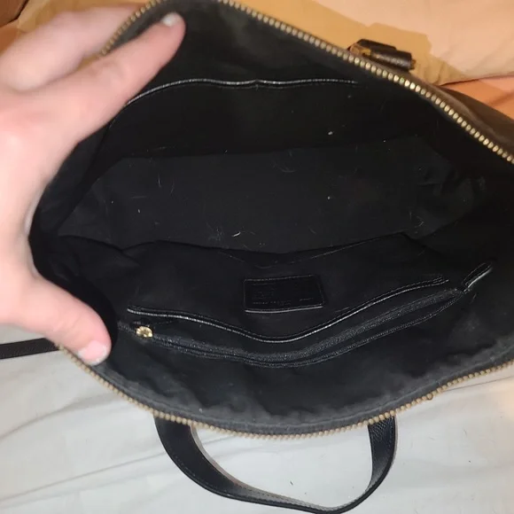 Authentic Coach purse with a crossbody strap! - Picture 7 of 12